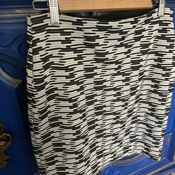 LOFT Dresses & Skirts - ⭐️ Loft Stretch Mini Bandeau Skirt Black & White